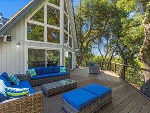 Terrace/patio - Alexander Valley Russian River Home for 8, Spa, WiFi, BBQ, bocce, vineyard (Cloverdale)