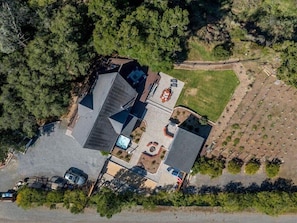 Exterior - Alexander Valley Russian River Home for 8, Spa, WiFi, BBQ, bocce, vineyard (Cloverdale)