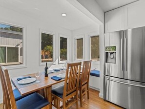 Dining - Alexander Valley Russian River Home for 8, Spa, WiFi, BBQ, bocce, vineyard (Cloverdale)