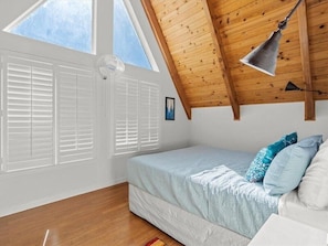 3 bedrooms, desk, free WiFi, bed sheets - Alexander Valley Russian River Home for 8, Spa, WiFi, BBQ, bocce, vineyard (Cloverdale)