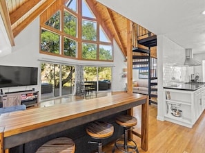 Smart TV, books - Alexander Valley Russian River Home for 8, Spa, WiFi, BBQ, bocce, vineyard (Cloverdale)