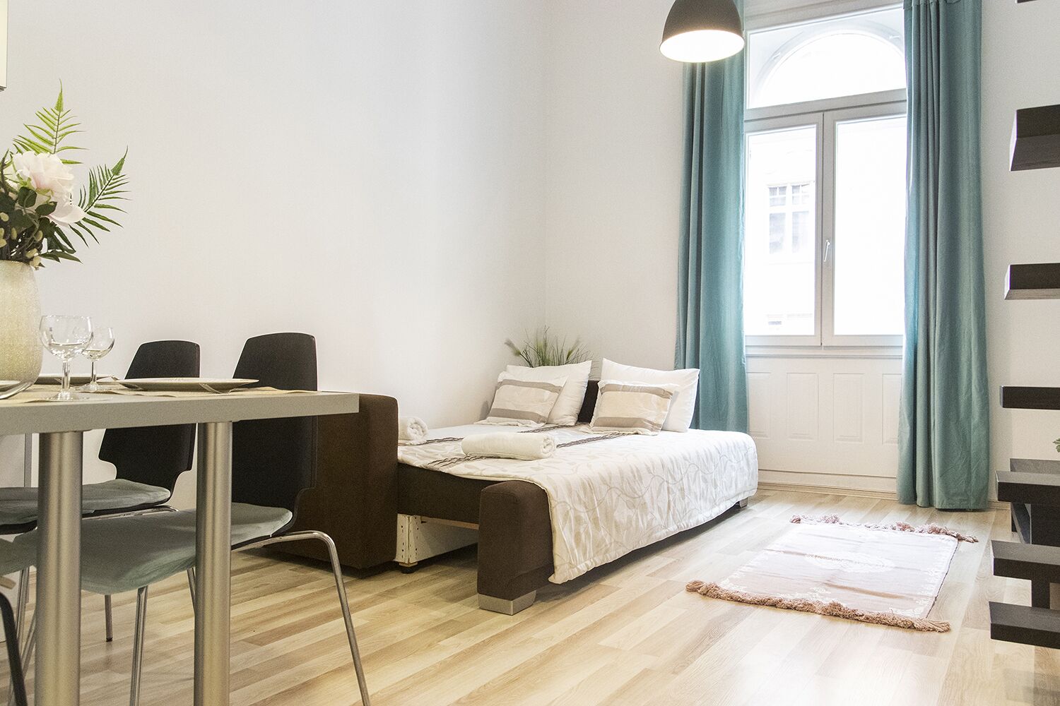 Design-Apartment | Wohnbereich | 37-Zoll-LCD-Fernseher mit Kabelempfang, Fernseher