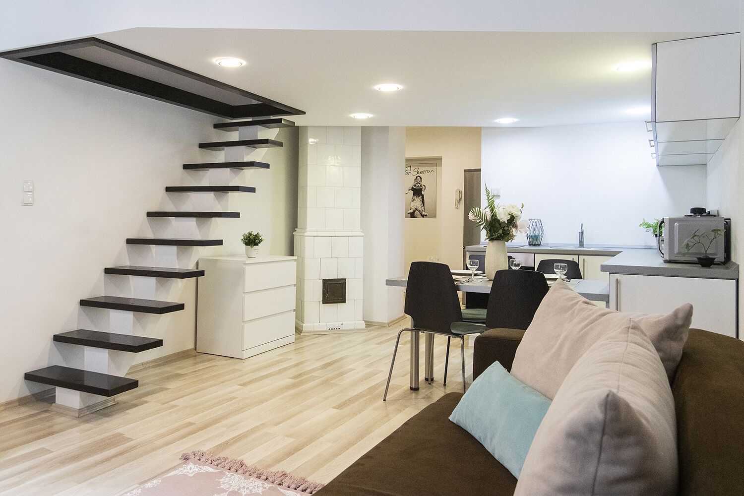 Leilighet – design | Oppholdsområde | En 37-tommers LCD-TV med kabel-kanaler samt TV