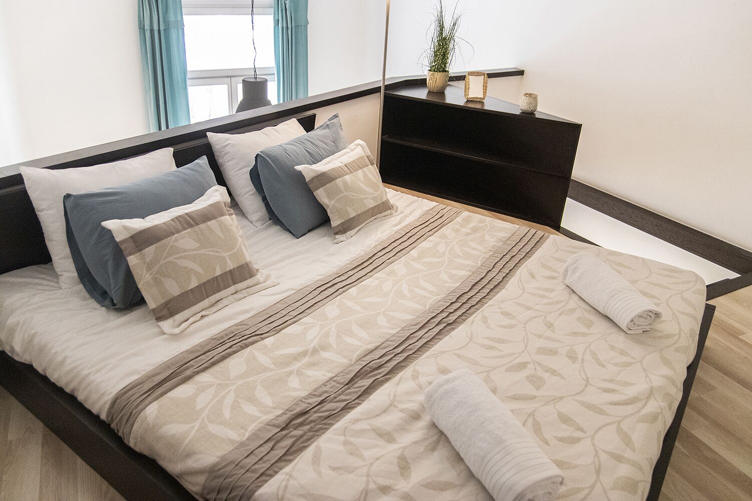 Leilighet – design | 1 soverom, blendingsgardiner, strykejern/-brett og reiseseng for barn