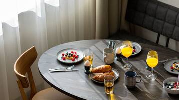 Ropa de cama hipoalergénica y escritorio