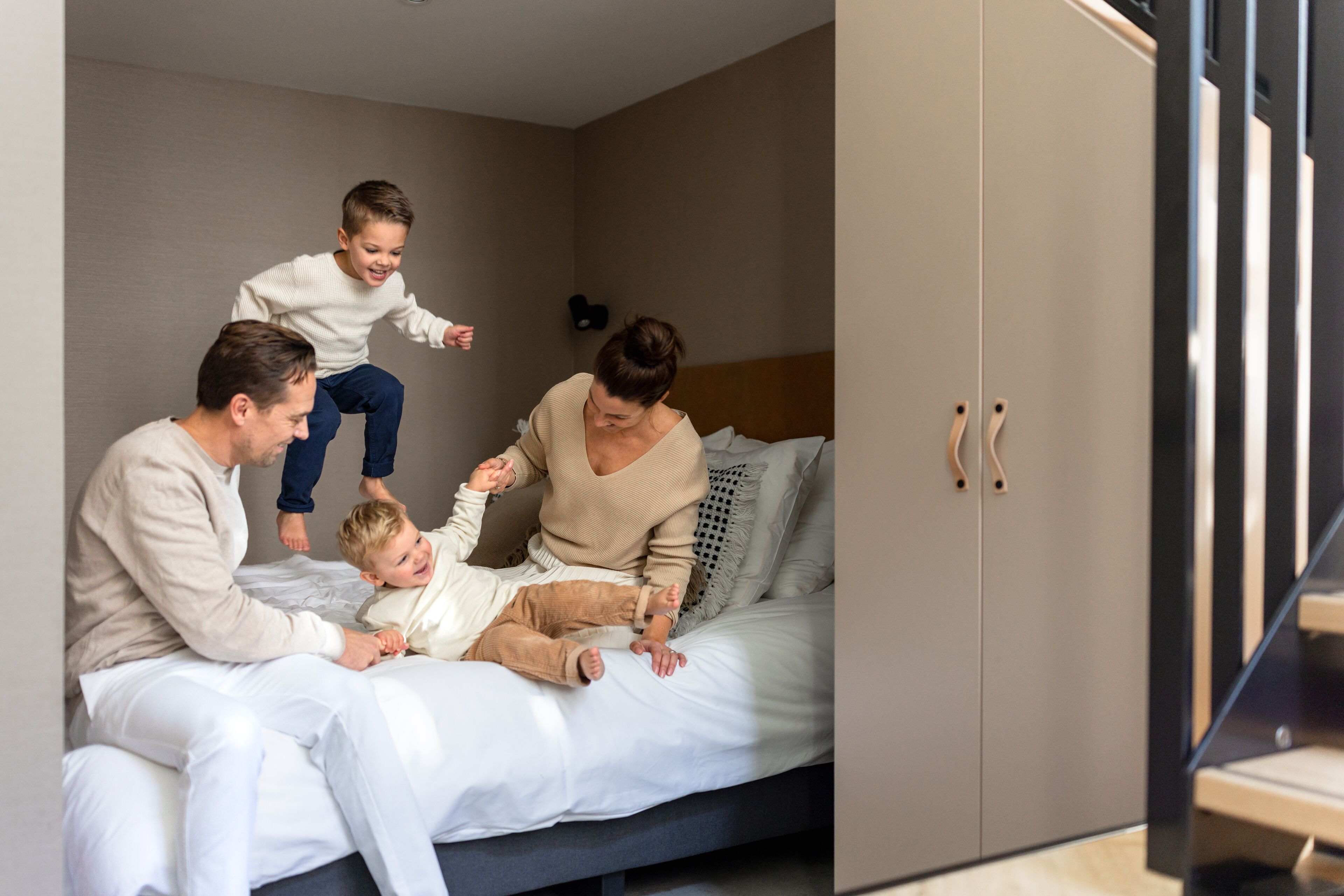 Hypoallergeen beddengoed, een bureau, een laptopwerkplek