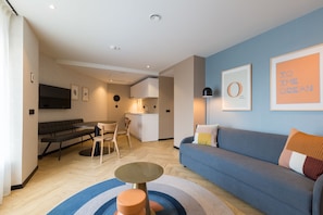 Premium Room | Living area | 55-inch Smart TV with digital channels, TV