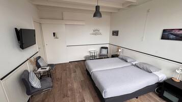 Comfort-Vierbettzimmer | Kostenloses WLAN, Bettwäsche