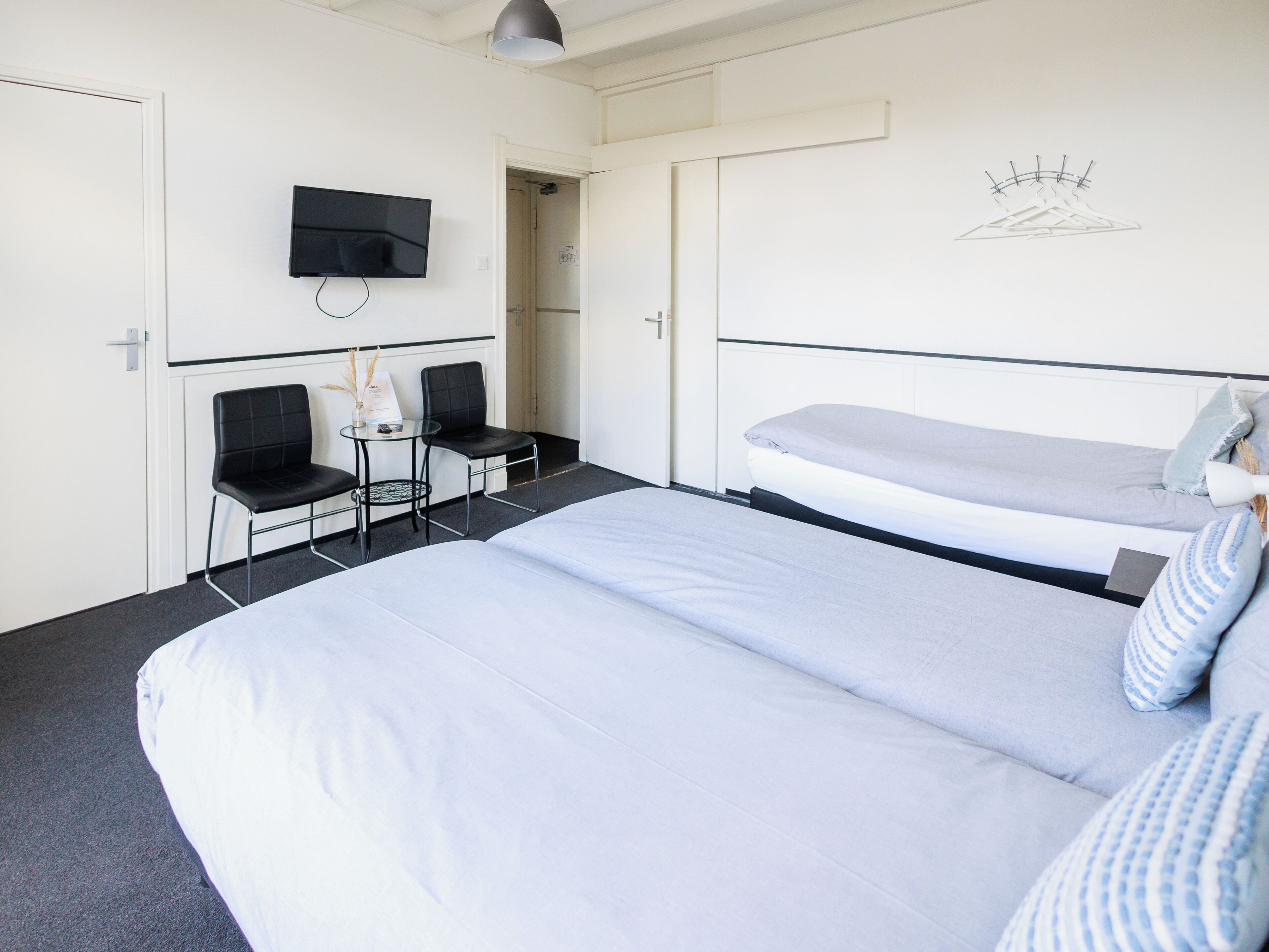 Comfort Quadruple Room | Free WiFi, bed sheets