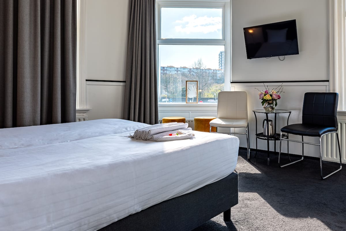 Comfort Double Room | Free WiFi, bed sheets