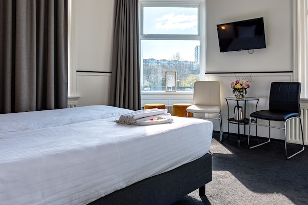 Comfort Double Room | Free WiFi, bed sheets