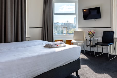 Comfort Double Room | Free WiFi, bed sheets