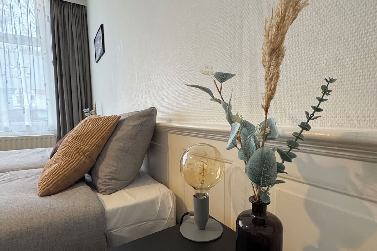 Free WiFi, bed sheets