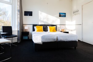 Comfort Quadruple Room | Free WiFi, bed sheets