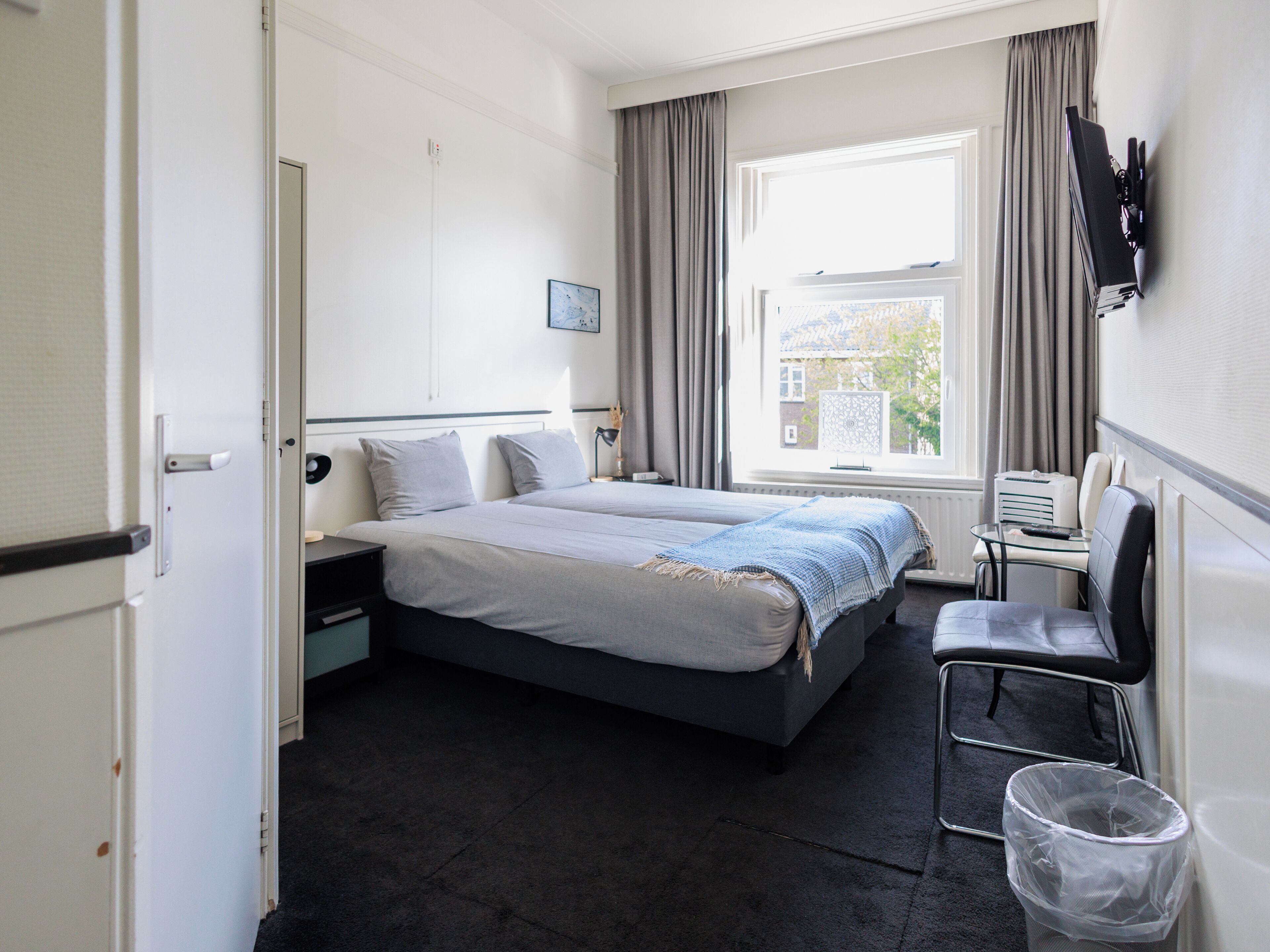 Comfort Double Room | Free WiFi, bed sheets