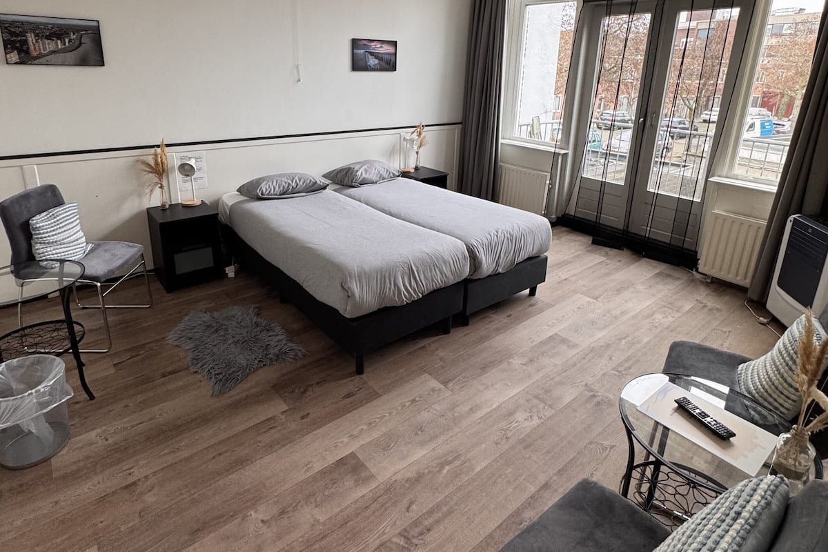 Free WiFi, bed sheets