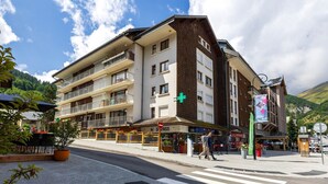 Exterior - 1-Bedroom Studio with Sleeping Alcove, Balcony, and Parking in Central Valloire (Valloire)