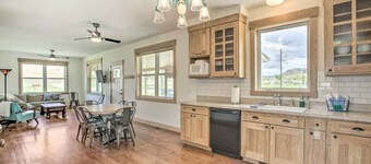 Idyllic Gem: Screened Porch, 1/2 Mi to River!