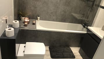 Apartment | Bathroom