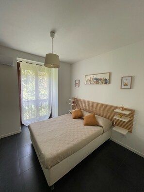 1 bedroom, travel cot, free WiFi