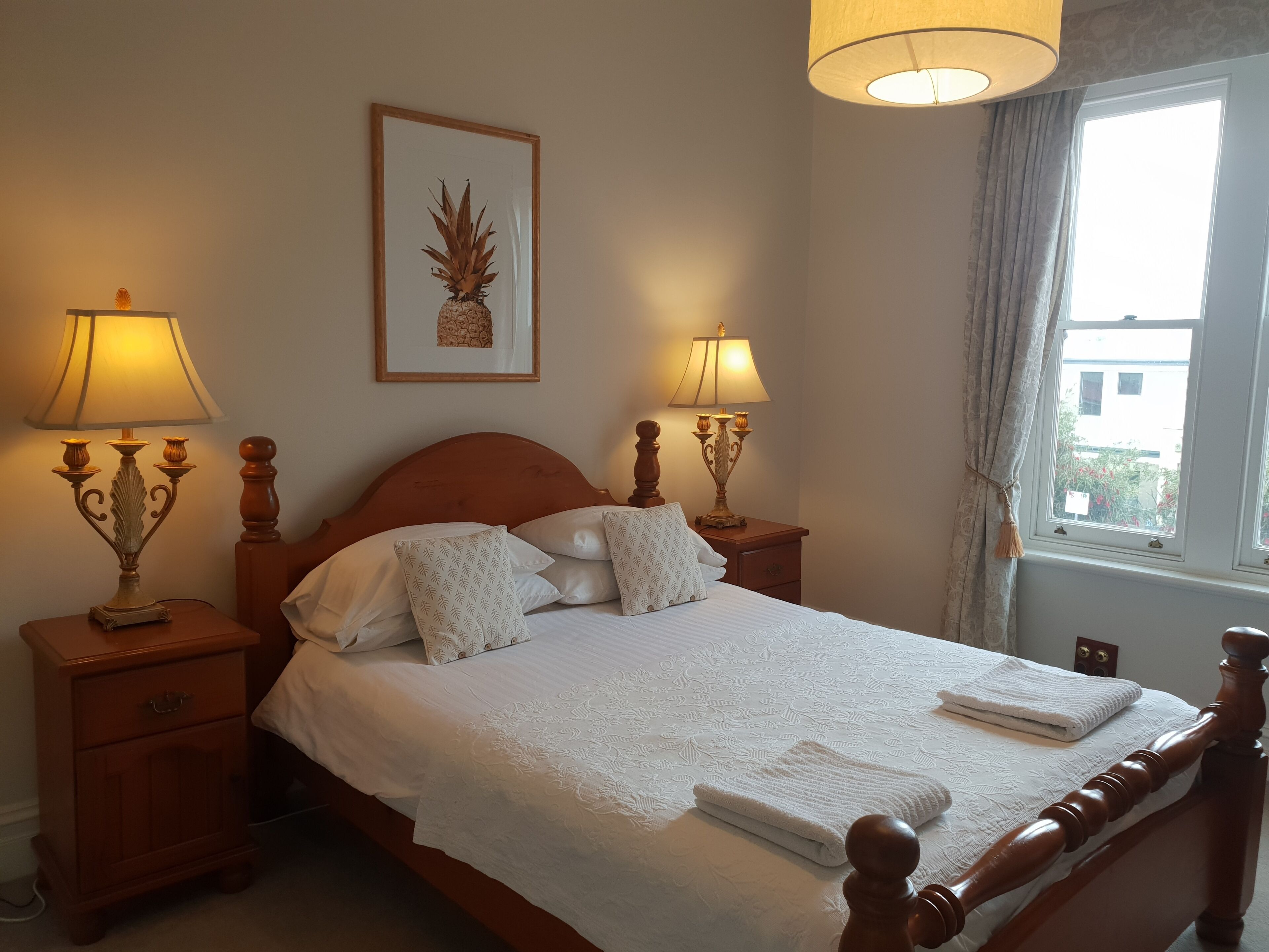 Lovely warm and bright private apartment located in the heart of South Fremantle