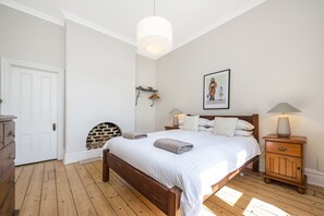 1 bedroom, iron/ironing board, free WiFi, bed sheets - Lovely warm and bright private apartment located in the heart of South Fremantle (South Fremantle)