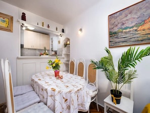 Apartamento (Two Bedroom Apartment with City View) | Cozinha privada | Geladeira