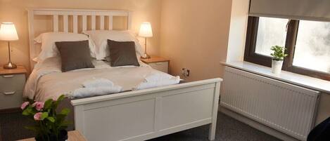 4 bedrooms, desk, iron/ironing board, travel crib