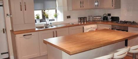 Fridge, microwave, oven, dishwasher