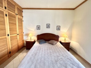 1 chambre, fer et planche à repasser, Wi-Fi gratuit, draps fournis