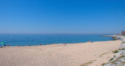 Excellent location in the heart of Maresme, 200 meters from the beach