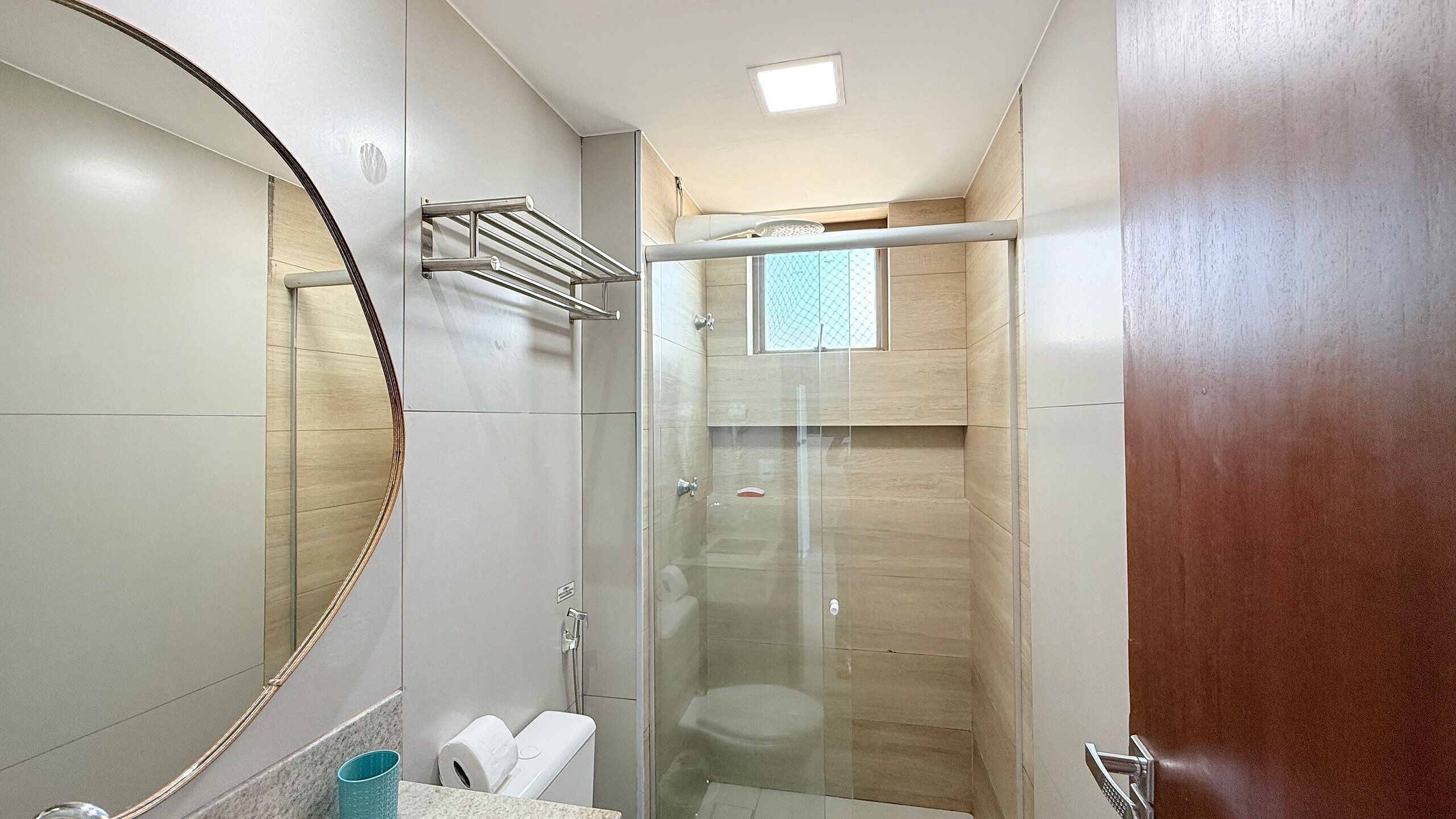 Panoramic Apartment | Bathroom | Shower, hair dryer, towels