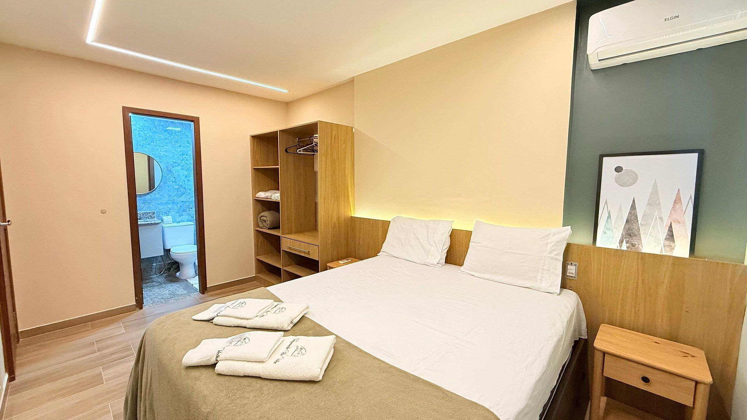 2 habitaciones, escritorio, tabla de planchar con plancha y wifi gratis 