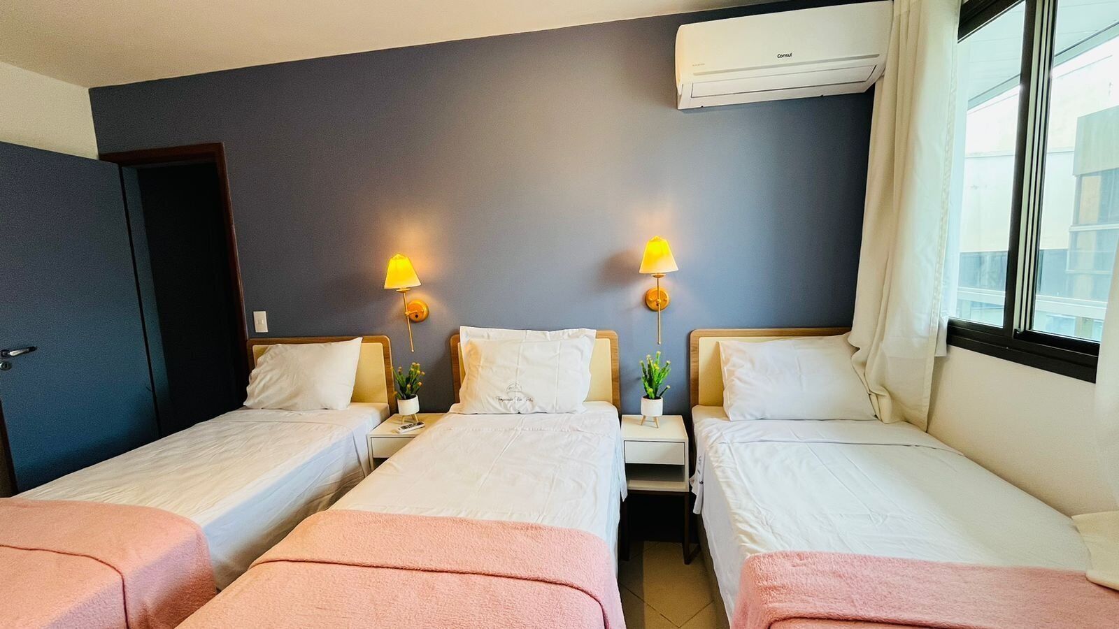 2 habitaciones, escritorio, tabla de planchar con plancha y wifi gratis 