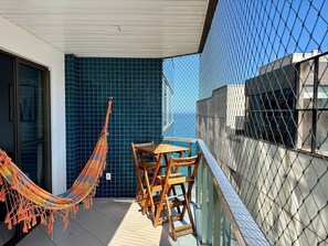 Basic Apartment | Tempat makan luar