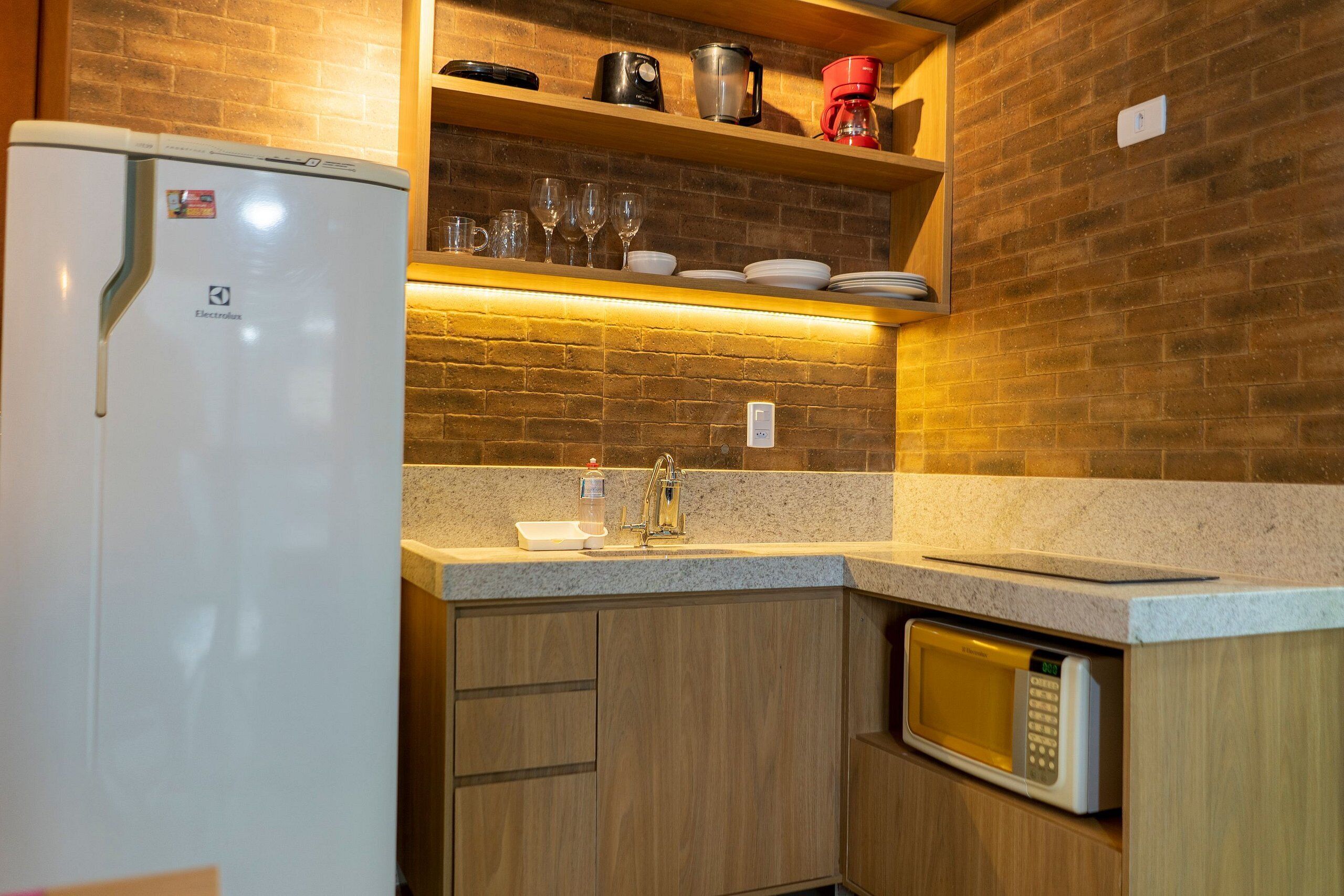 Departamento básico | Cocina privada | Refrigerador, microondas, parrilla de estufa y licuadora 