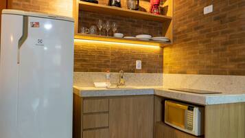 Departamento básico | Cocina privada | Refrigerador, microondas, parrilla de estufa y licuadora