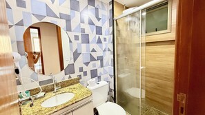 Basic Apartment | Bilik Mandi | Pancuran mandi, pengering rambut, tuala disediakan 