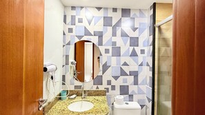 شقة بتجهيزات أساسية | حمام | تجهيزات دش، مجففات شعر، مناشف