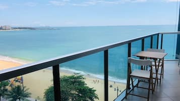 Basic Apartment | Outdoor dining