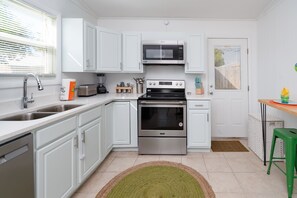 冰箱、微波炉、烤箱、炉灶