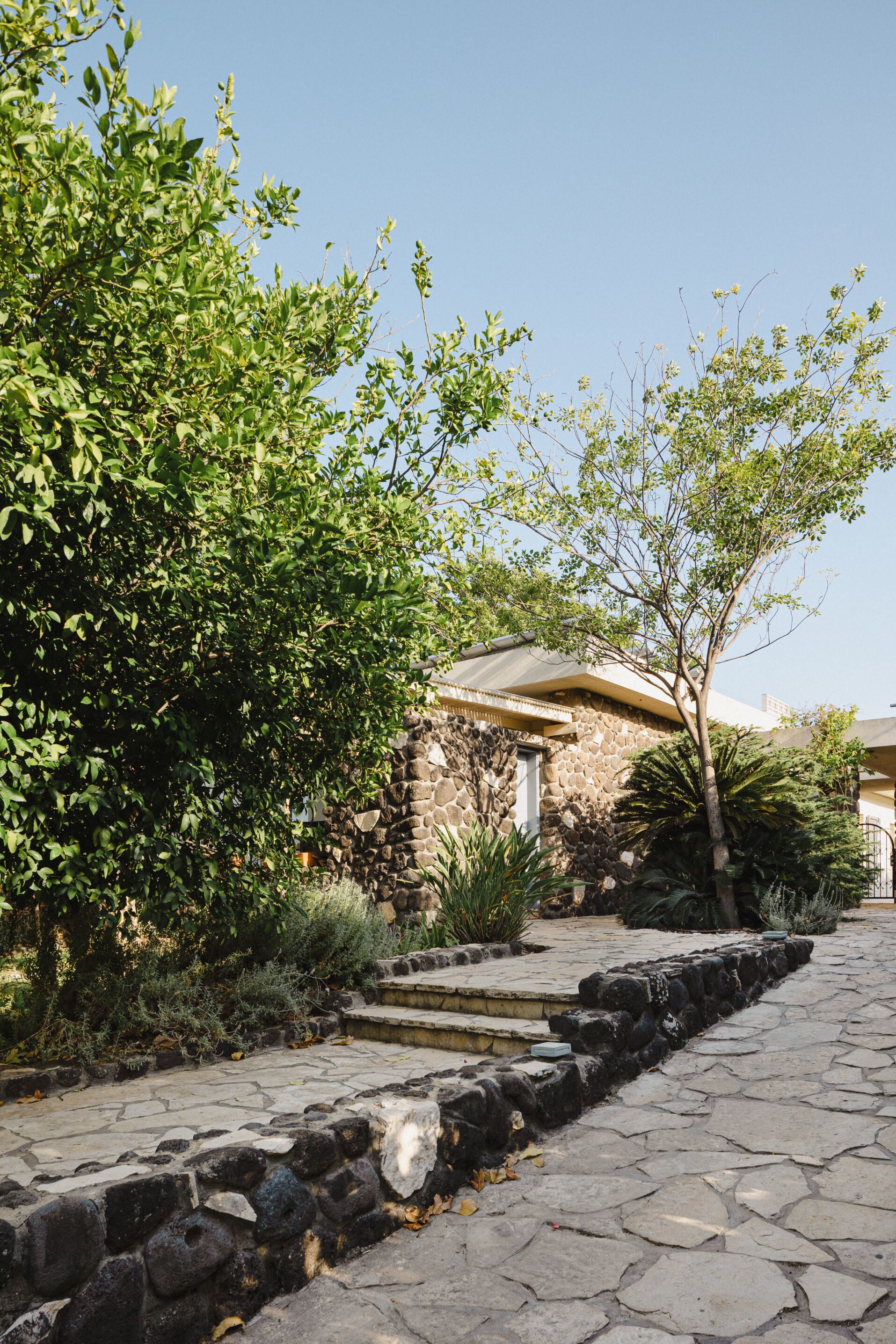 Pintu masuk properti