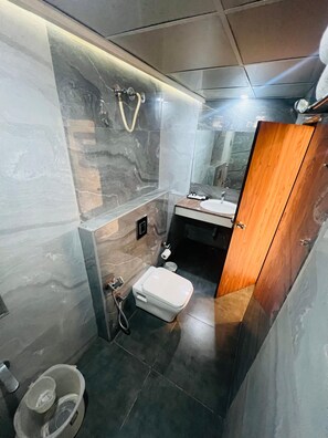 Shower, rainfall showerhead, towels