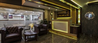 Monarch International 飯店