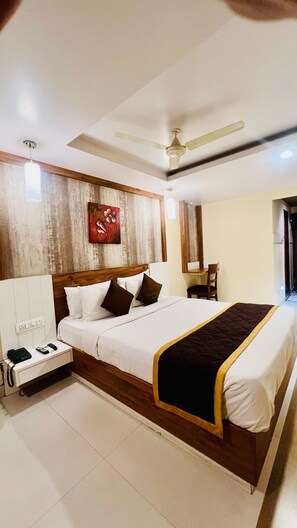 Premium Double Room | Laptop workspace, free WiFi