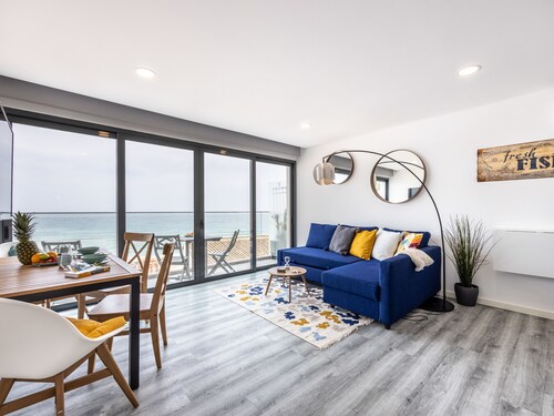 Frontline Seaview Apartment