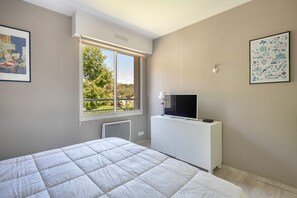 1 slaapkamer, een strijkplank/strijkijzer, gratis wifi