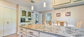 Cozy West Bloomfield Home - Fishing Nearby!