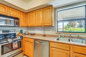 Fridge, microwave, stovetop, dishwasher
