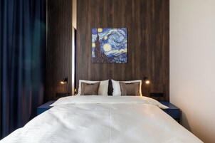 Quarto júnior | Frigobar, escrivaninha, berços grátis, Wi-Fi de cortesia